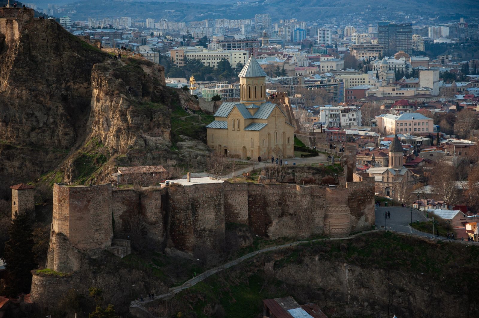 Forteresse de Narikala dominant la vieille ville de Tbilissi, Géorgie