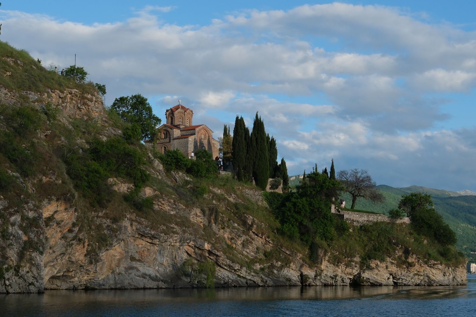 Église Saint-Jean de Kaneo sur les falaises du lac d'Ohrid, Macédoine du Nord