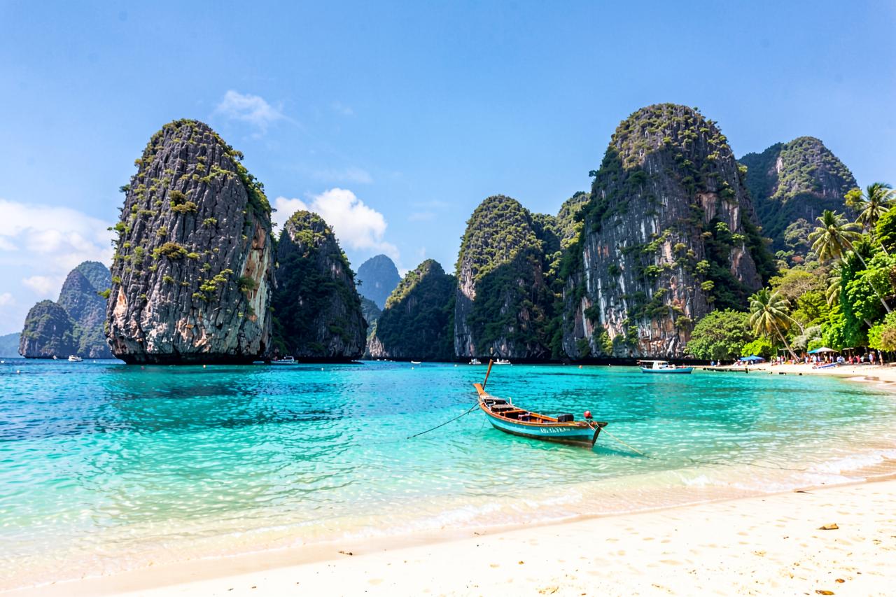 Thaïlande — plages et pitons calcaires de la mer d'Andaman